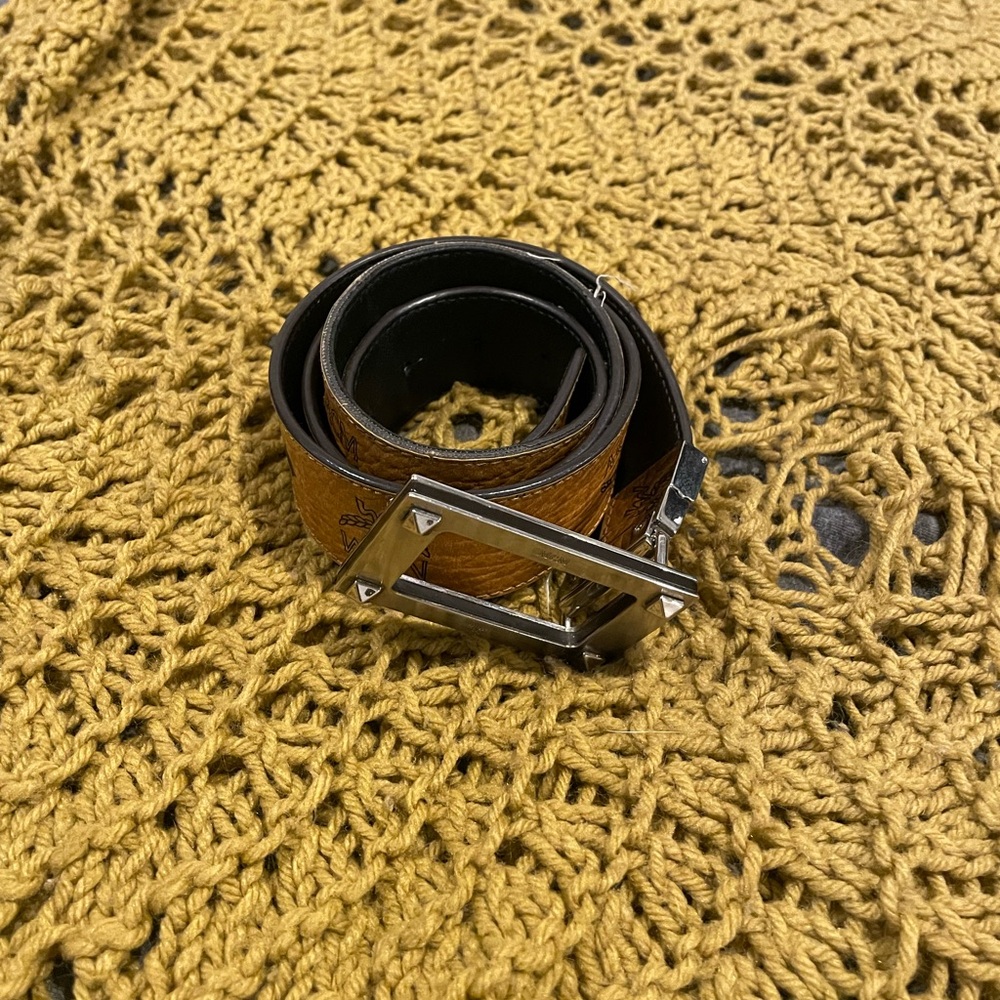 Reversible MCM Belt